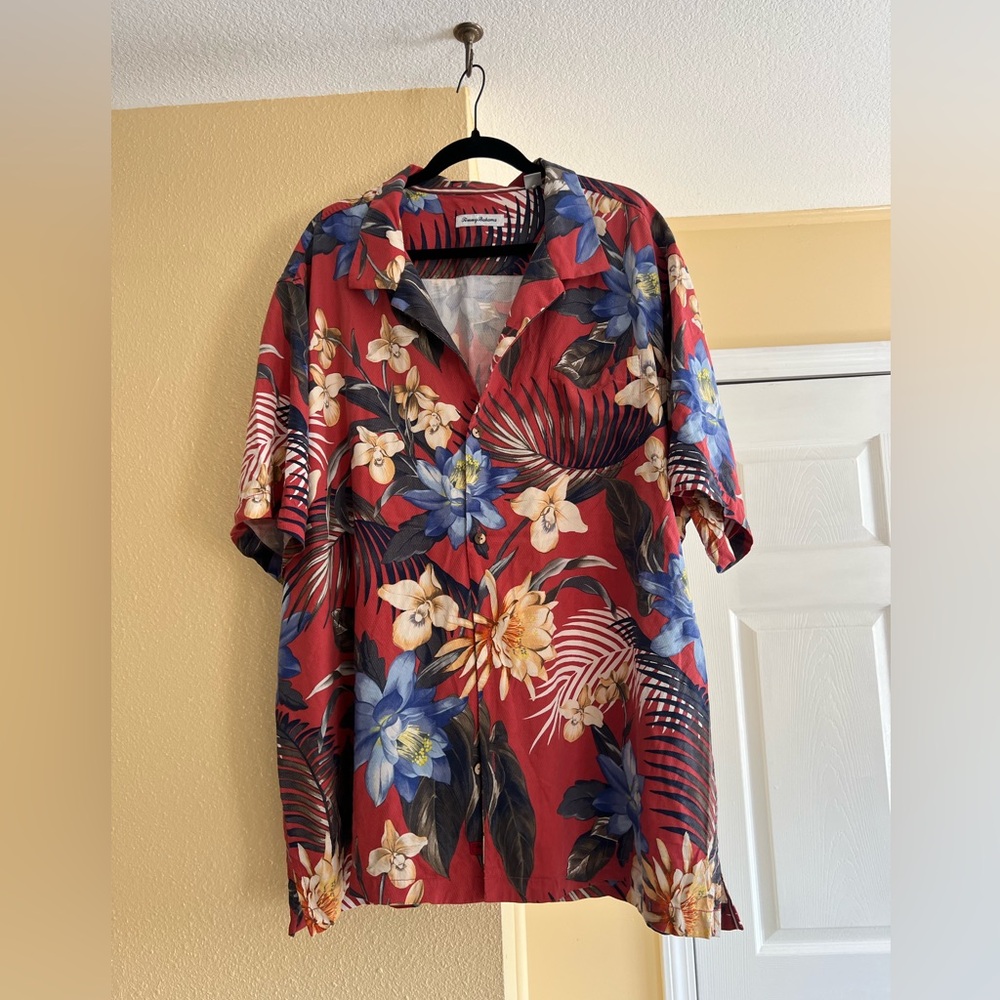 100% silk XXXL OR 3XL Tommy Bahama Red and Blue Tropical Shirt